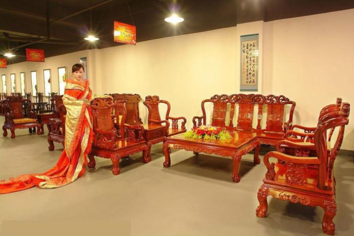 手机直达号:@泽亚红木大型红木家具展览高档红木床图片红木家具